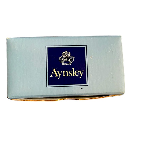 Aynsley Bone China “Just Orchids” Mini Vase - Picture 4 of 4